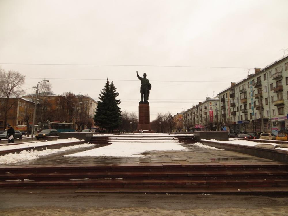 Памятник г.Киров , облицовка парапетов и стен.