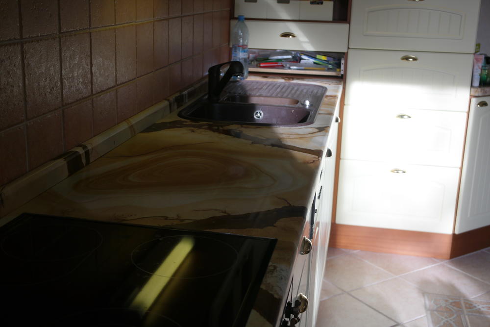 Столешница на кухню из бразильского кварцита Stone Wood