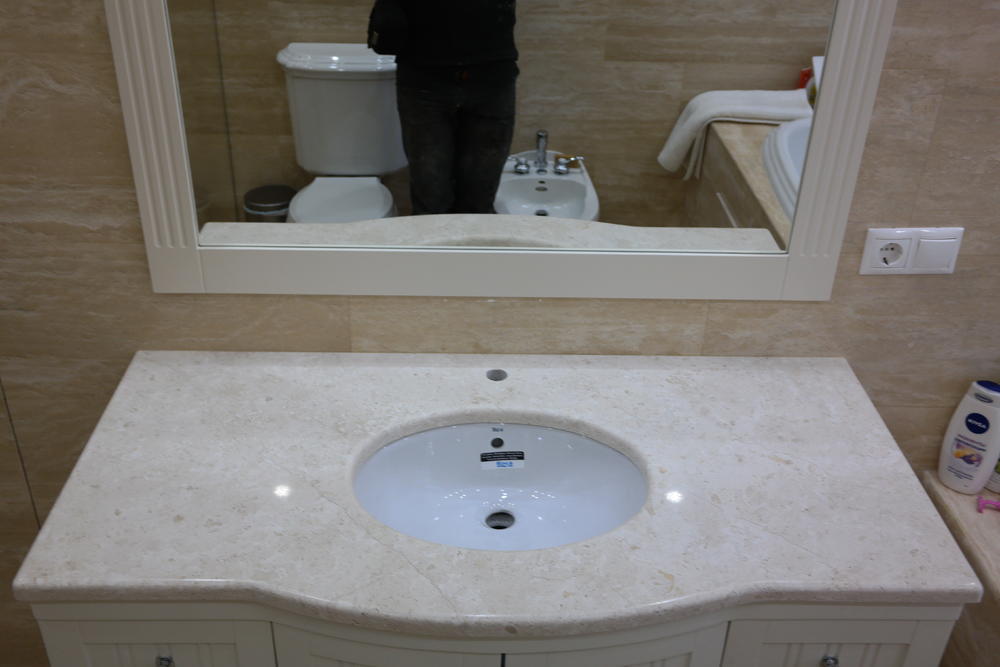 Столешница в ванную из мрамора Breccia Sardo Venatino