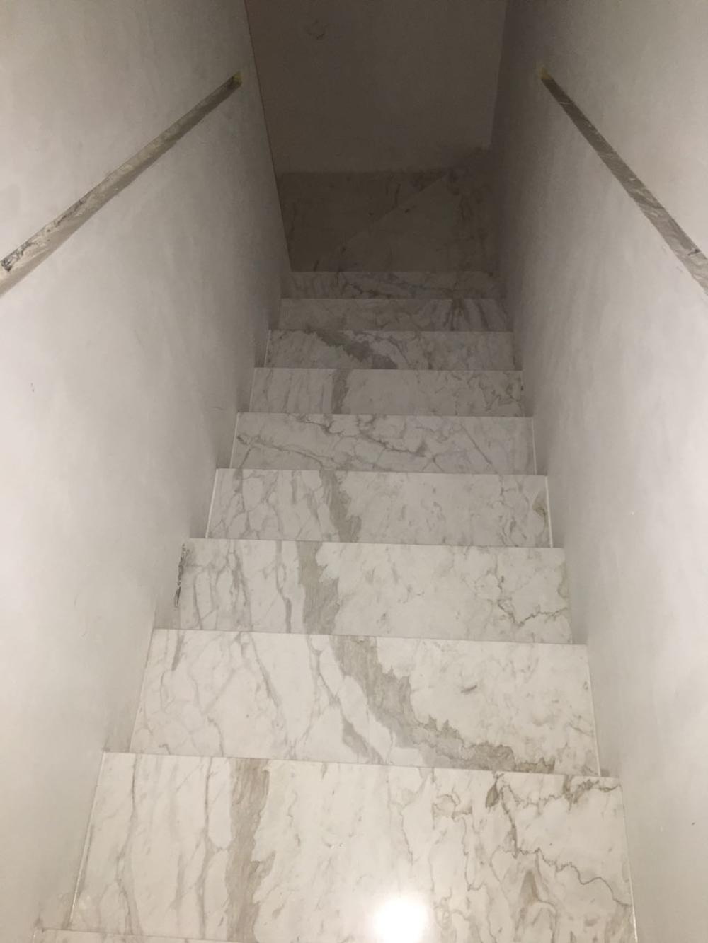 Лестница из греческого мрамора  Volokas