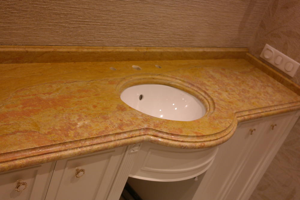Столешница в ванную из мрамора Giallo Reale