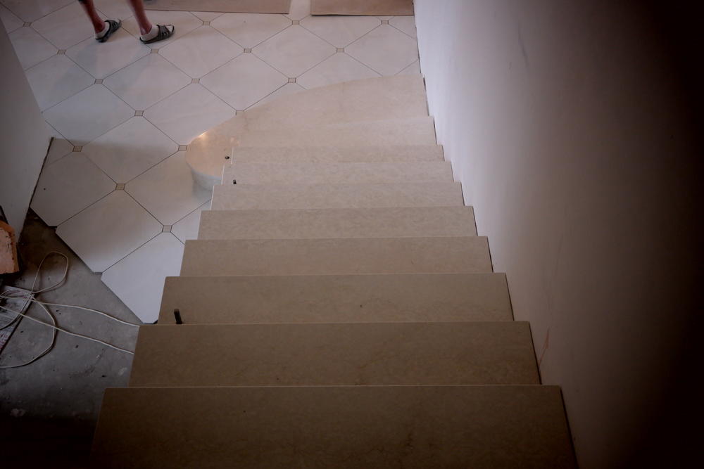 Лестница из мрамора Botticcino Classico