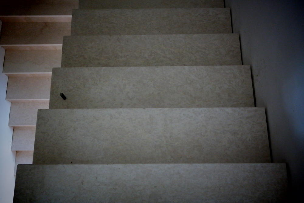 Лестница из мрамора Botticcino Classico