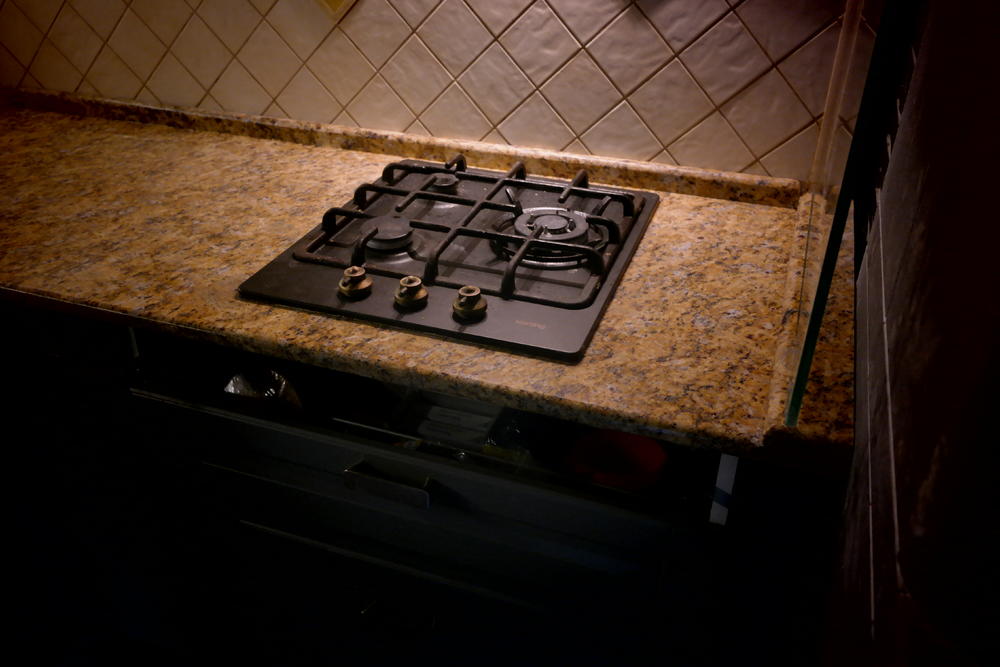 Кухонная столешница из бразилького гранита Oro Brasil