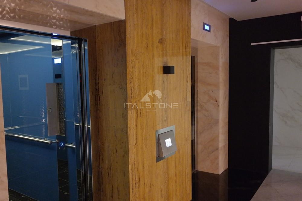 Лифтовые порталы из Травертина Голд, башня Лидер Групп 46 этаж