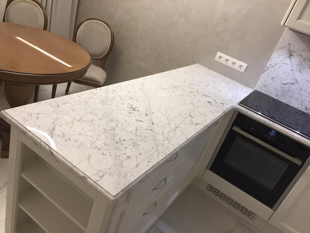 Столешница на кухню из мрамора Bianco Carrara Gioia