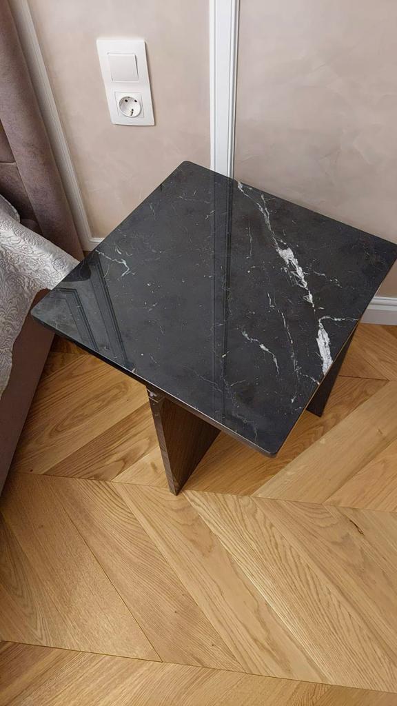 Прикроватный столик из чёрного мрамора «NERO MARQUINA»